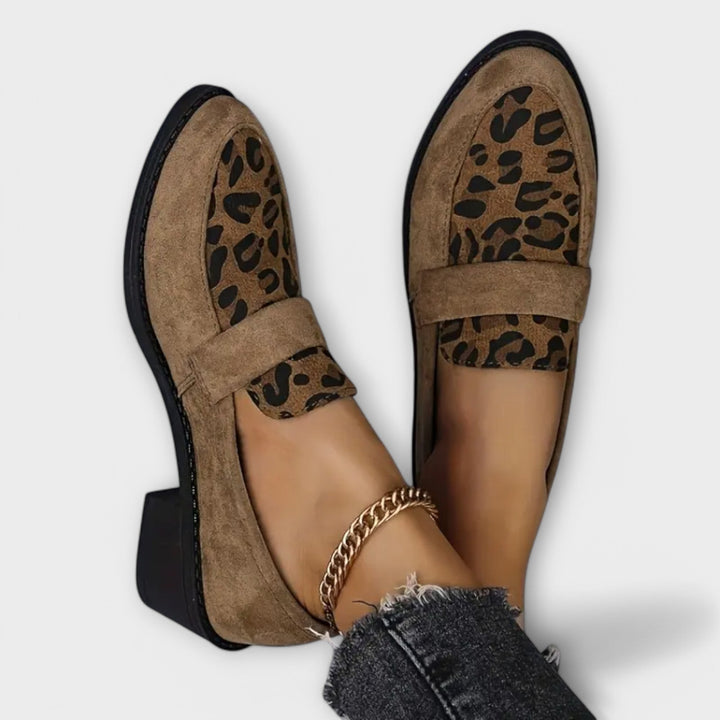 Zapatos femeninos elegantes con estampado de leopardo
