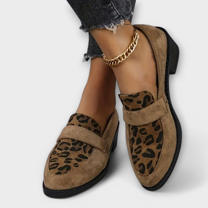 Zapatos femeninos elegantes con estampado de leopardo