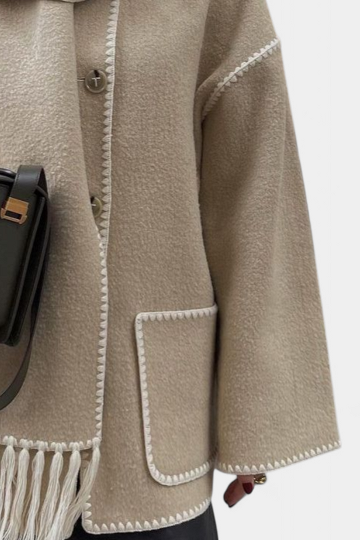 Pauline | Abrigo de Corte Suelto con Bufanda de Flecos Incorporada